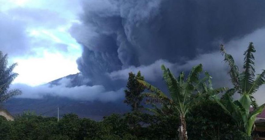 Sumatra adasında vulkan püskürməsi Sumatra adasında vulkan püskürməsi