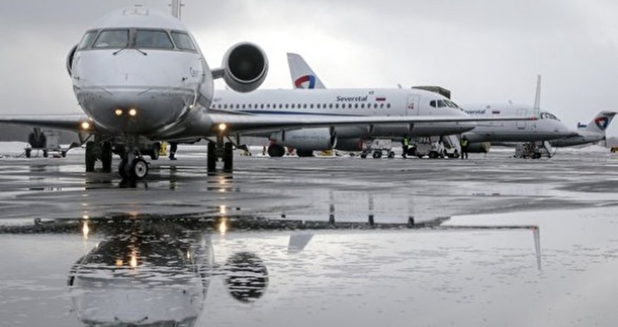 Sukhoi Superjet 100 не смог вылететь из-за поломки Sukhoi Superjet 100 не смог вылететь из-за поломки