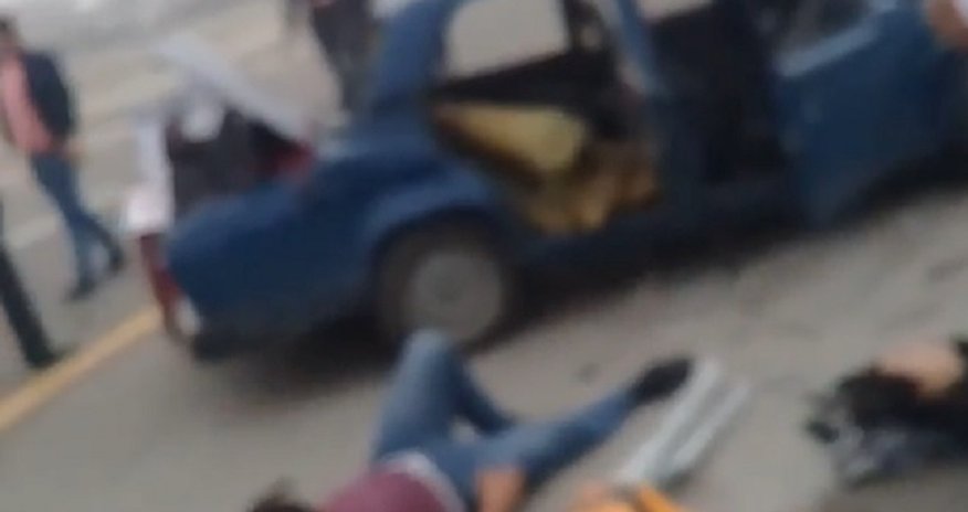 Azərbaycanda ağır yol qəzası: Yaralılar yola düşdü - VİDEO Azərbaycanda ağır yol qəzası: Yaralılar yola düşdü - VİDEO