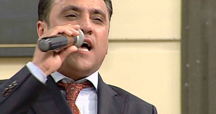 Əməkdar artisti toyda biabır etdilər: "1 qəpiklik oxuya bilmirsən" Əməkdar artisti toyda biabır etdilər: "1 qəpiklik oxuya bilmirsən"