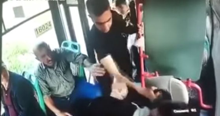 Bakıda avtobus sürücüsünü döydülər - VİDEO Bakıda avtobus sürücüsünü döydülər - VİDEO