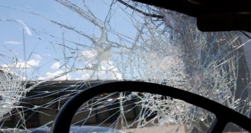 Qaxda məhbus daşıyan maşın qəzaya düşüb, iki polis xəsarət alıb Qaxda məhbus daşıyan maşın qəzaya düşüb, iki polis xəsarət alıb