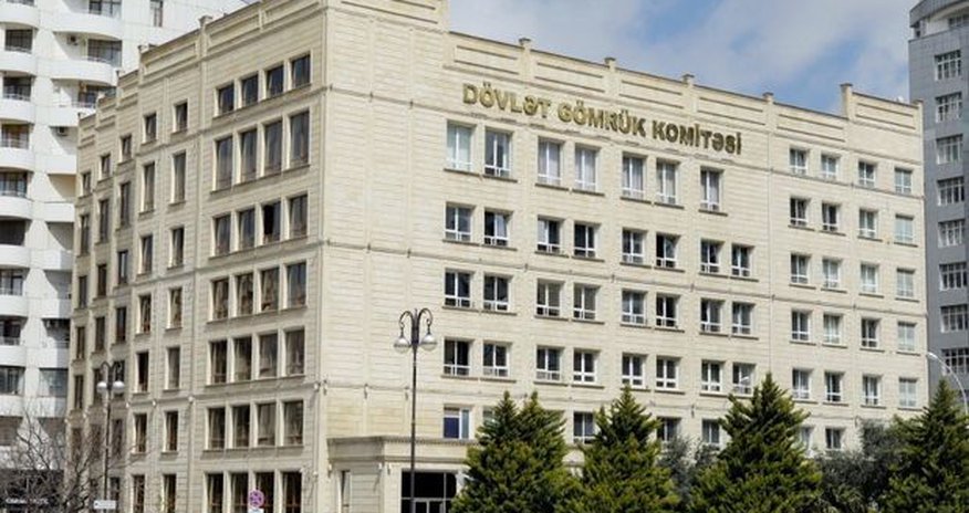 Rüşvətə görə işdən çıxarılan gömrük rəisi nazirin əmisi oğludur - FOTO Rüşvətə görə işdən çıxarılan gömrük rəisi nazirin əmisi oğludur - FOTO