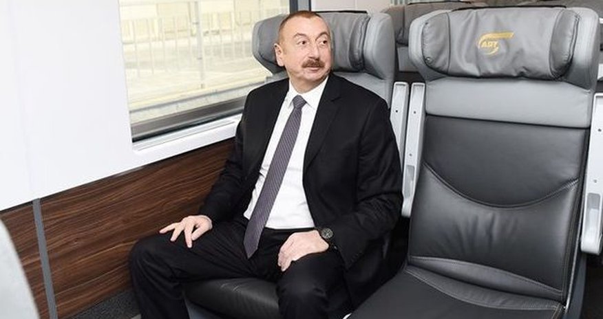 İlham Əliyev qatarda - FOTO İlham Əliyev qatarda - FOTO