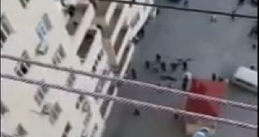 Bakıda dəhşət: Az bal yığan oğlan özünü binadan atdı Bakıda dəhşət: Az bal yığan oğlan özünü binadan atdı