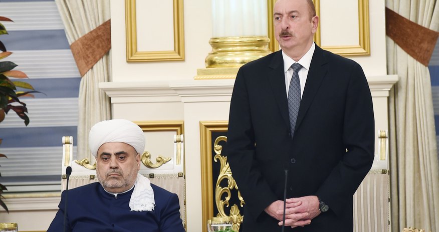 Prezident: "Şeyx həzrətləri xalq və dövlət qarşısında böyük xidmətlər göstərir" Prezident: "Şeyx həzrətləri xalq və dövlət qarşısında böyük xidmətlər göstərir"