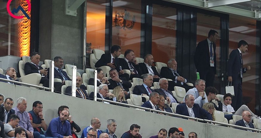 Azərbaycanlı məmurlar da “Çelsi”-“Arsenal” matçında - FOTO Azərbaycanlı məmurlar da “Çelsi”-“Arsenal” matçında - FOTO