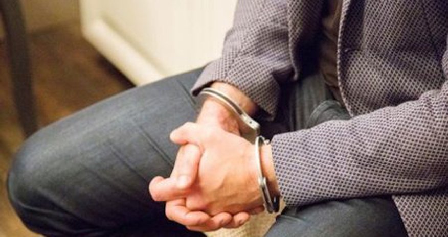 Tanışını taxta parçası ilə döyüb öldürən keçmiş məhkuma hökm oxunub Tanışını taxta parçası ilə döyüb öldürən keçmiş məhkuma hökm oxunub
