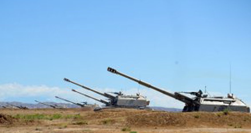 Azərbaycan ordusunun "Msta-S" qaubitsaları atəş açdı - Video Azərbaycan ordusunun "Msta-S" qaubitsaları atəş açdı - Video