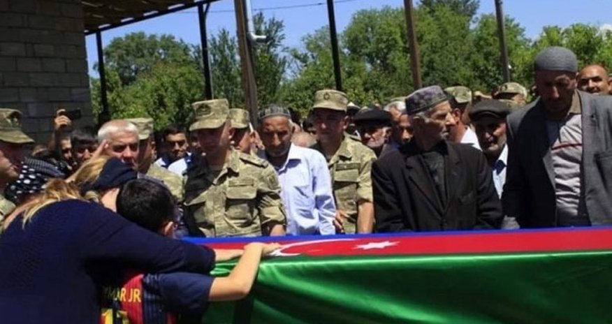 Şəhidimizin dəfnində ürəksızladan görüntülər - Video Şəhidimizin dəfnində ürəksızladan görüntülər - Video