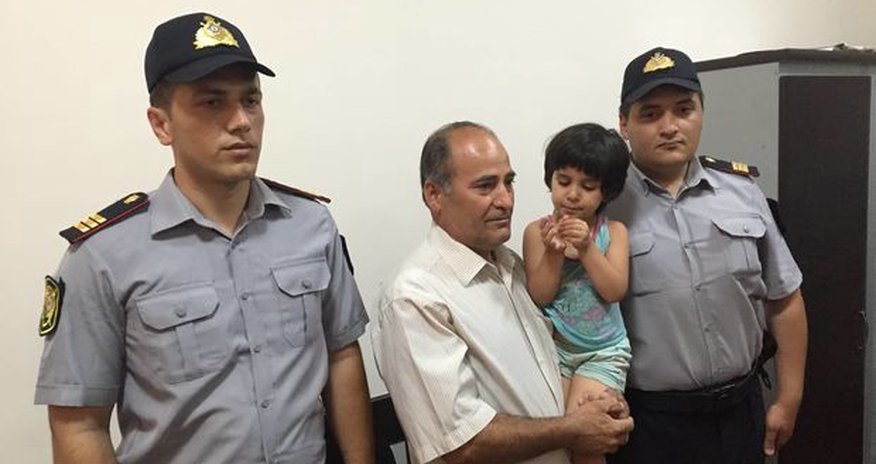 Üç yaşlı uşağı qaçıran qadının kimliyi məlum oldu - FOTO Üç yaşlı uşağı qaçıran qadının kimliyi məlum oldu - FOTO