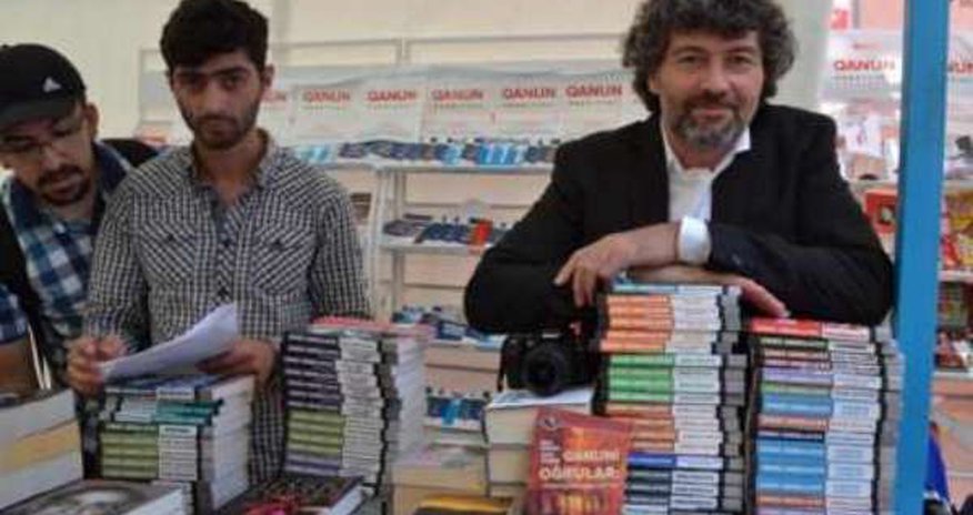 Kitab yarmarkasına icazə verildi - Video Kitab yarmarkasına icazə verildi - Video