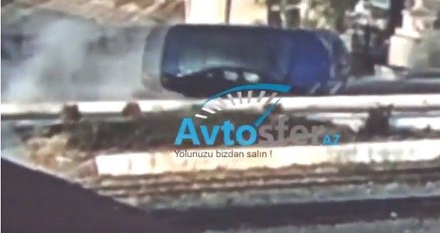 Bakıda dəhşətli qəza: BMW bir neçə dəfə çevrildi - VİDEO Bakıda dəhşətli qəza: BMW bir neçə dəfə çevrildi - VİDEO