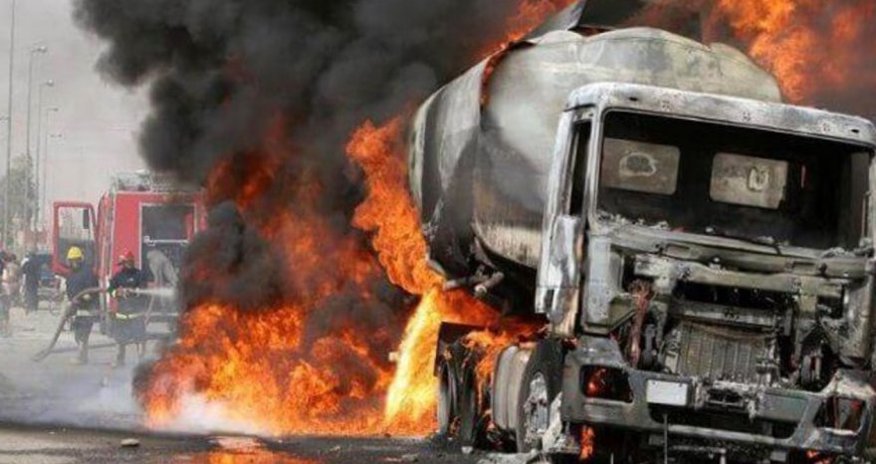 На АЗС в Шеки загорелся бензовоз На АЗС в Шеки загорелся бензовоз