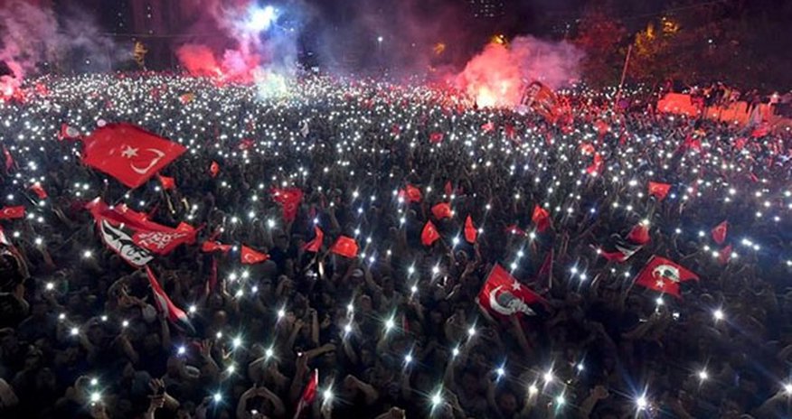 İstanbul İmamoğlunun qələbəsini bayram etdi - VİDEO İstanbul İmamoğlunun qələbəsini bayram etdi - VİDEO