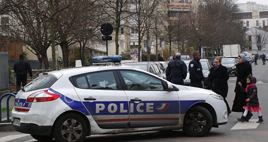 Gunman wounds two at French mosque, suspect later found dead Gunman wounds two at French mosque, suspect later found dead
