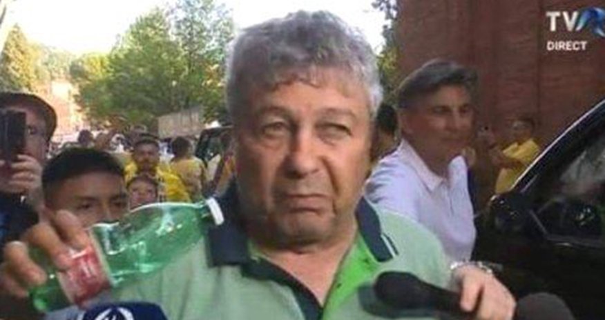 Bu dəfə mikrofon yerinə, su butulkası uzadıldı Bu dəfə mikrofon yerinə, su butulkası uzadıldı