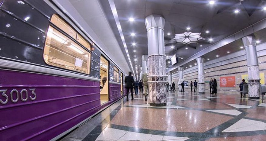 Bakı metrosunda oğlanı qızın çiynindəki şala görə öldürdülər Bakı metrosunda oğlanı qızın çiynindəki şala görə öldürdülər