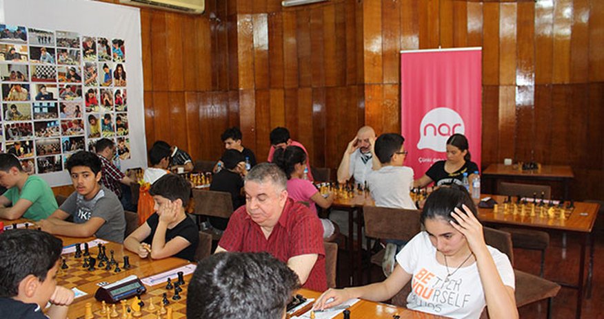 “Nar” gənc şahmatçılara dəstək olur “Nar” gənc şahmatçılara dəstək olur