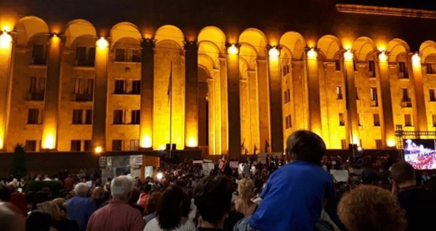 В Тбилиси задержаны участники акций протеста В Тбилиси задержаны участники акций протеста
