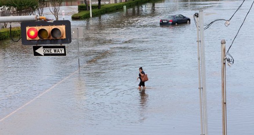 Flash flood emergency declared as massive torrents of water, waterspout rock New Orleans Flash flood emergency declared as massive torrents of water, waterspout rock New Orleans