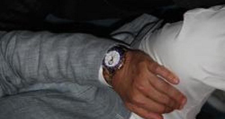 Oktay 110 minlik saatı ilə gündəmdə - FOTO Oktay 110 minlik saatı ilə gündəmdə - FOTO