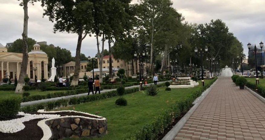 Azərbaycanda parkda biabırçılıq - Avtafa ilə... - VİDEO Azərbaycanda parkda biabırçılıq - Avtafa ilə... - VİDEO