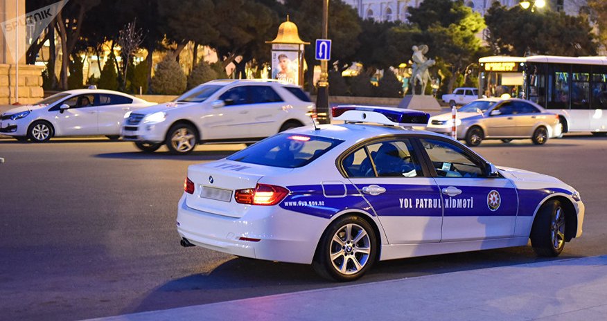 Yol polisi saxladığı üçün üstünə benzin tökdü, sonra özünü bıçaqladı — ŞƏKİDƏ İNSİDENT Yol polisi saxladığı üçün üstünə benzin tökdü, sonra özünü bıçaqladı — ŞƏKİDƏ İNSİDENT