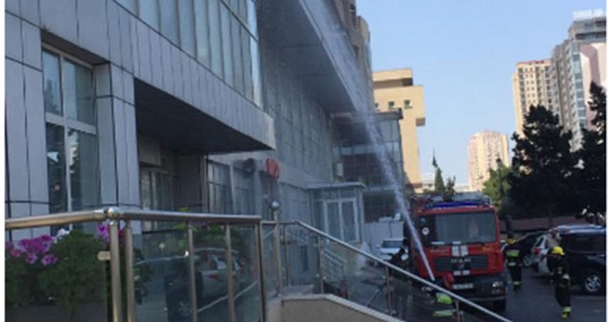 SON DƏQİQƏ! Bakıda hündürmərtəbəli bina yanır - FOTO SON DƏQİQƏ! Bakıda hündürmərtəbəli bina yanır - FOTO