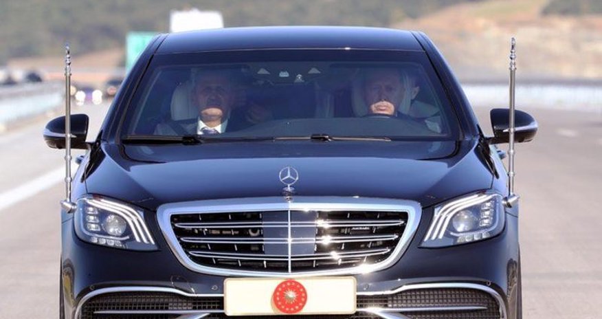 Prezident xidməti avtomobilini özü idarə etdi - FOTO Prezident xidməti avtomobilini özü idarə etdi - FOTO