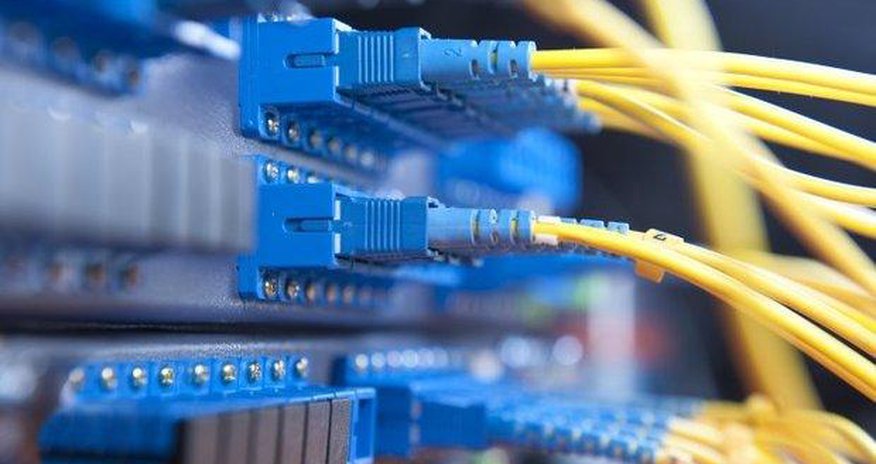India's Kashmir goes dark as phone lines, internet suspended in widening clampdown India's Kashmir goes dark as phone lines, internet suspended in widening clampdown