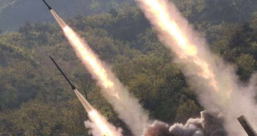 Северная Корея запустила два неопознанных снаряда Северная Корея запустила два неопознанных снаряда
