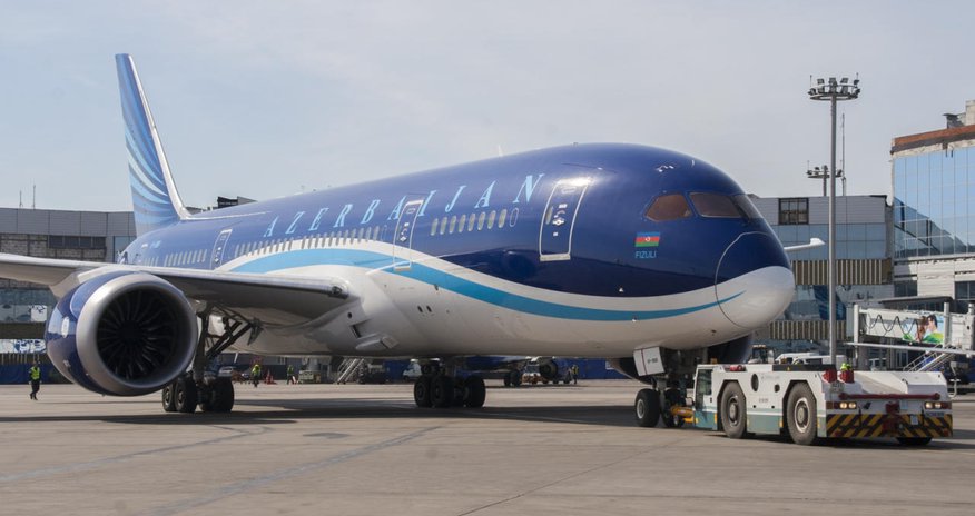 В туалете самолета AZAL обнаружено 18 телефонов iPhone - ВИДЕО В туалете самолета AZAL обнаружено 18 телефонов iPhone - ВИДЕО