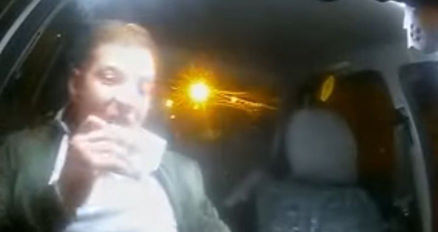 Yol polisi ilə sürücü arasında İNANILMAZ QALMAQAL - Gözü önündə... / VİDEO Yol polisi ilə sürücü arasında İNANILMAZ QALMAQAL - Gözü önündə... / VİDEO