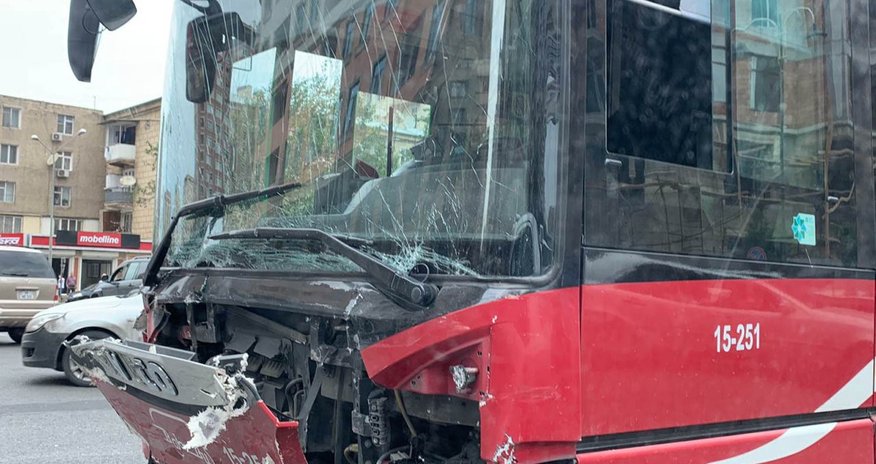 SON DƏQİQƏ: Bakıda avtobus avtomobillərlə toqquşub - xəsarət alan var - FOTO SON DƏQİQƏ: Bakıda avtobus avtomobillərlə toqquşub - xəsarət alan var - FOTO