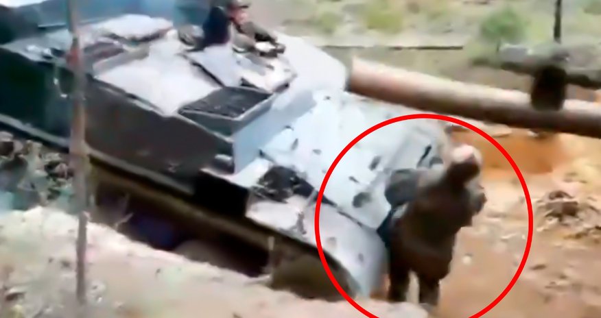 Dəhşətli anlar! Tank rus əsgərin üstündən keçdi - VİDEO Dəhşətli anlar! Tank rus əsgərin üstündən keçdi - VİDEO