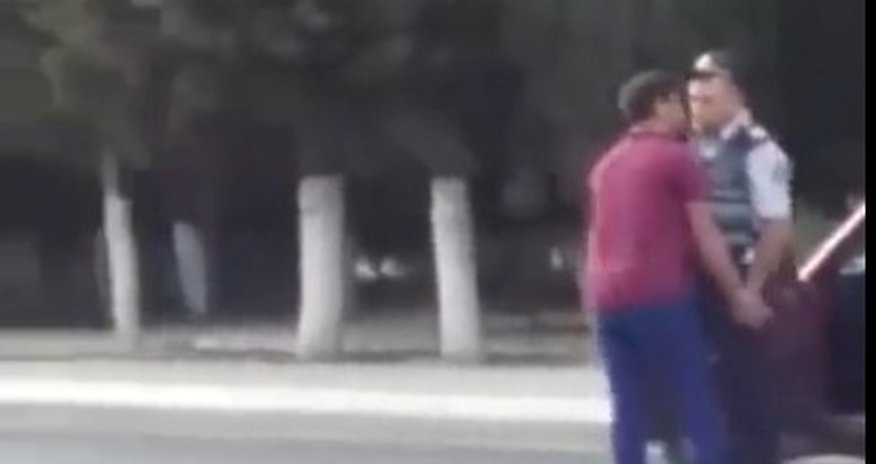 Vilayət Eyvazov bu videoya görə yol polisini işdən qovdu –VİDEO Vilayət Eyvazov bu videoya görə yol polisini işdən qovdu –VİDEO