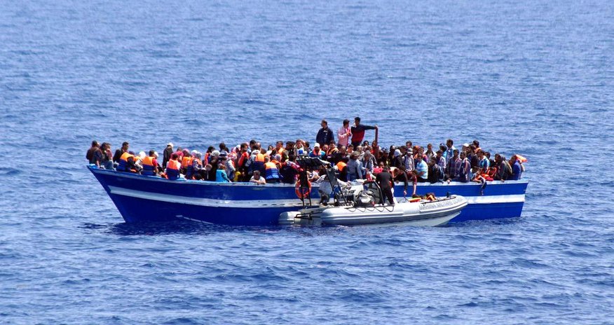 Australia intercepts Sri Lankan boat with 13 asylum seekers: government Australia intercepts Sri Lankan boat with 13 asylum seekers: government