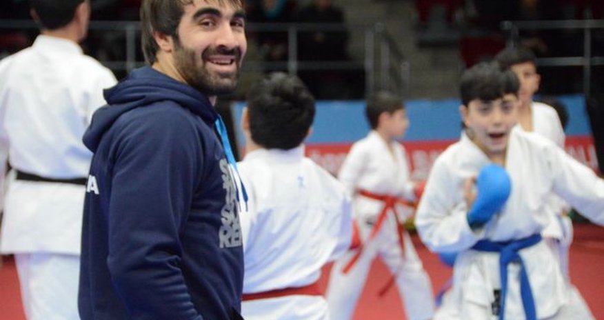Рафаэль Агаев вышел в финал турнира премьер-лиги Karate1 Рафаэль Агаев вышел в финал турнира премьер-лиги Karate1