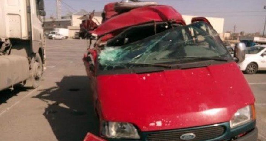 Dumanlı havada “Ford” divara çırpıldı: ölən var Dumanlı havada “Ford” divara çırpıldı: ölən var