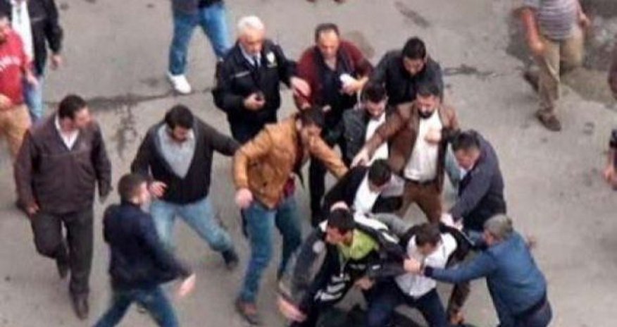 Şəhərin mərkəzində KÜTLƏVİ DAVA - Məşhur aktyoru döydülər - FOTO Şəhərin mərkəzində KÜTLƏVİ DAVA - Məşhur aktyoru döydülər - FOTO