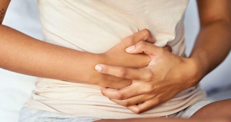 Menstruasiya olduğuna görə sinifdən qovulan qız özünü öldürdü Menstruasiya olduğuna görə sinifdən qovulan qız özünü öldürdü