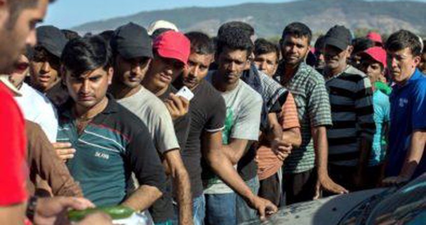 France rescues 9 migrants trying to reach Britain France rescues 9 migrants trying to reach Britain