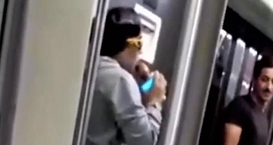 Sərnişinin Bakı metrosunda çəkilən bu videosu izlənmə rekordları qırır — VİDEO Sərnişinin Bakı metrosunda çəkilən bu videosu izlənmə rekordları qırır — VİDEO