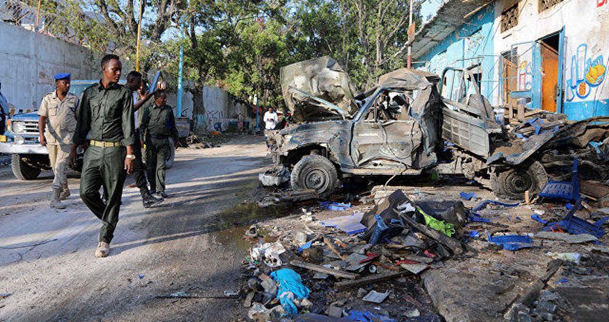 2 killed, 4 injured in central Mogadishu car bombing 2 killed, 4 injured in central Mogadishu car bombing