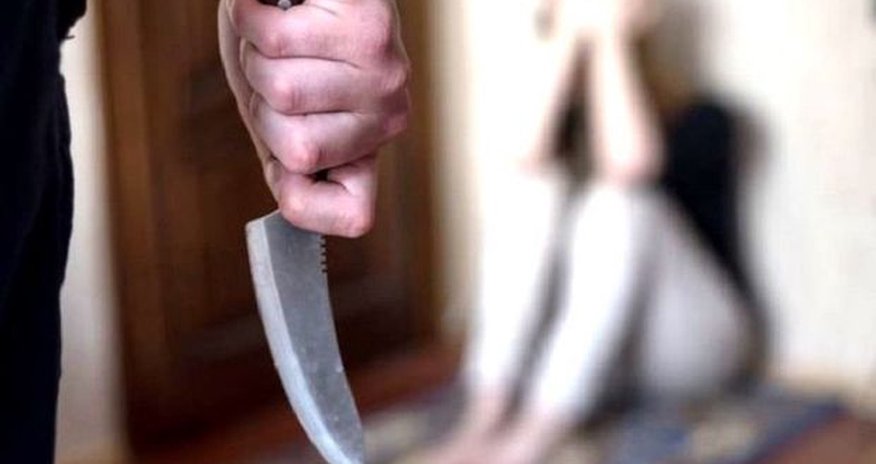 Bakıda kişi namus üstündə arvadının boğazını kəsdi Bakıda kişi namus üstündə arvadının boğazını kəsdi