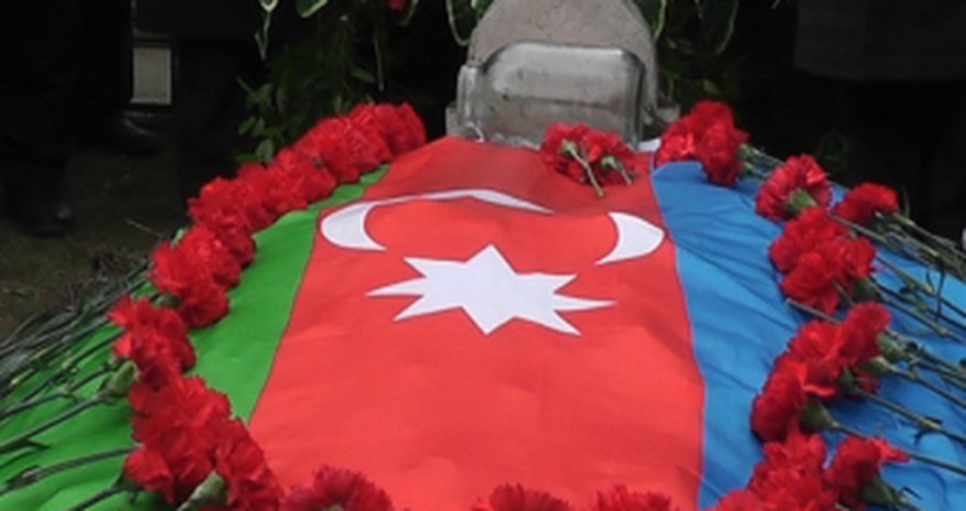 Azərbaycan əsgərinin meyiti neytral ərazidən götürülüb Azərbaycan əsgərinin meyiti neytral ərazidən götürülüb