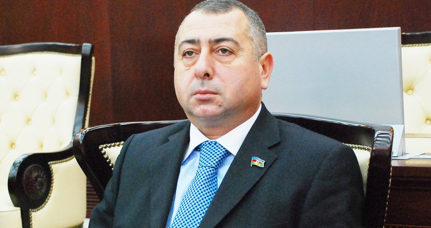 Vəsiqəsini girov qoyan deputat izahat yazdı Vəsiqəsini girov qoyan deputat izahat yazdı