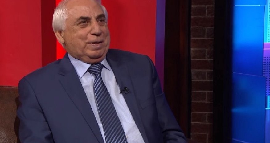 Efirdə Hadı Rəcəbliyə gözlənilməz sual: "Sizi niyə söyürlər?" - VİDEO Efirdə Hadı Rəcəbliyə gözlənilməz sual: "Sizi niyə söyürlər?" - VİDEO