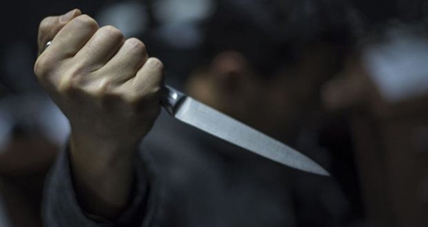 Bakıda dəhşətli qətl: Kişi arvadının bir sevgilisini bıçaqladı, digərinin boğazını kəsərək öldürdü Bakıda dəhşətli qətl: Kişi arvadının bir sevgilisini bıçaqladı, digərinin boğazını kəsərək öldürdü